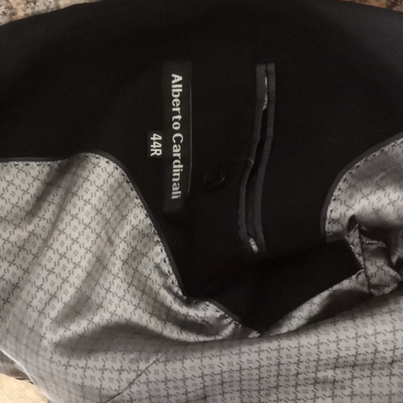 Suits - Picture 3 of 16